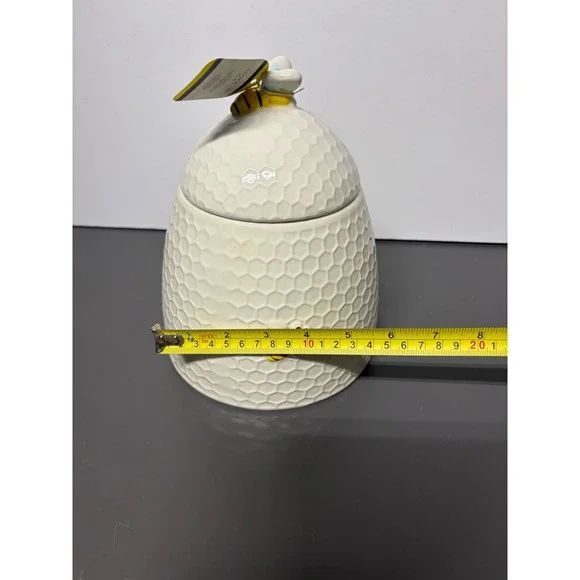 The Beehive Ceramic Cookie Jar Honeycomb Bumblebee Canister 42oz Cream NEW - Picture 10 of 10